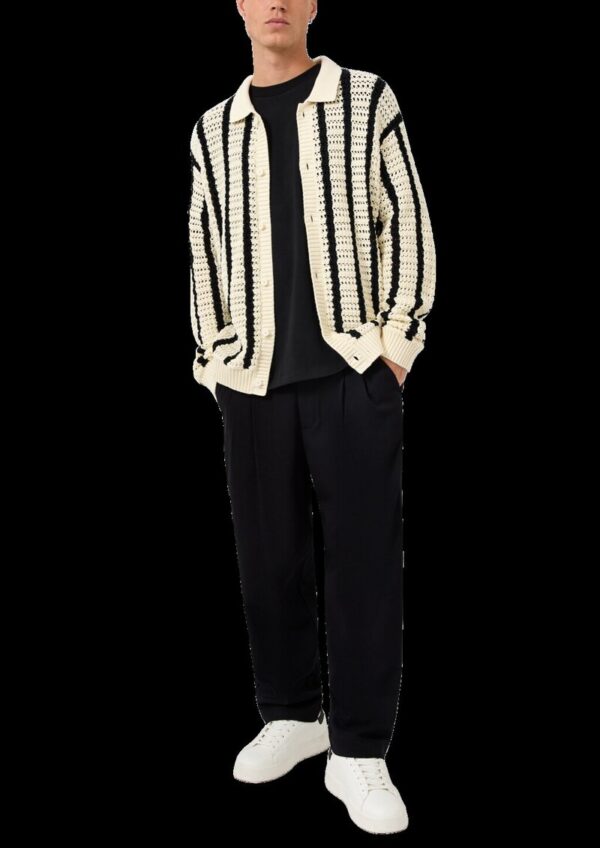 Strickjacke mit Häkelstruktur