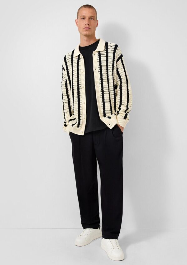 Strickjacke mit Häkelstruktur