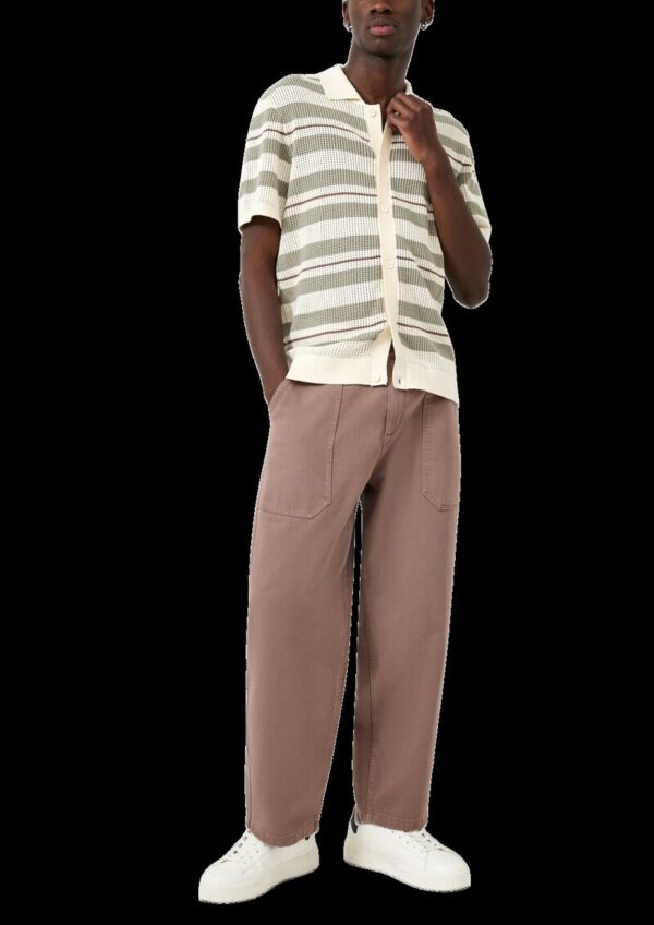 Gestreiftes Strickpolo mit durchgehender Knopfleiste