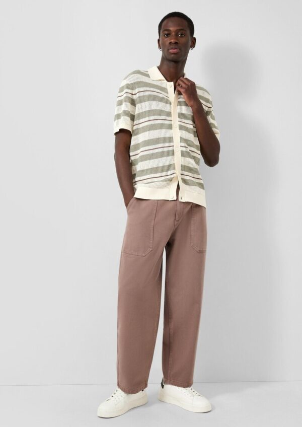 Gestreiftes Strickpolo mit durchgehender Knopfleiste