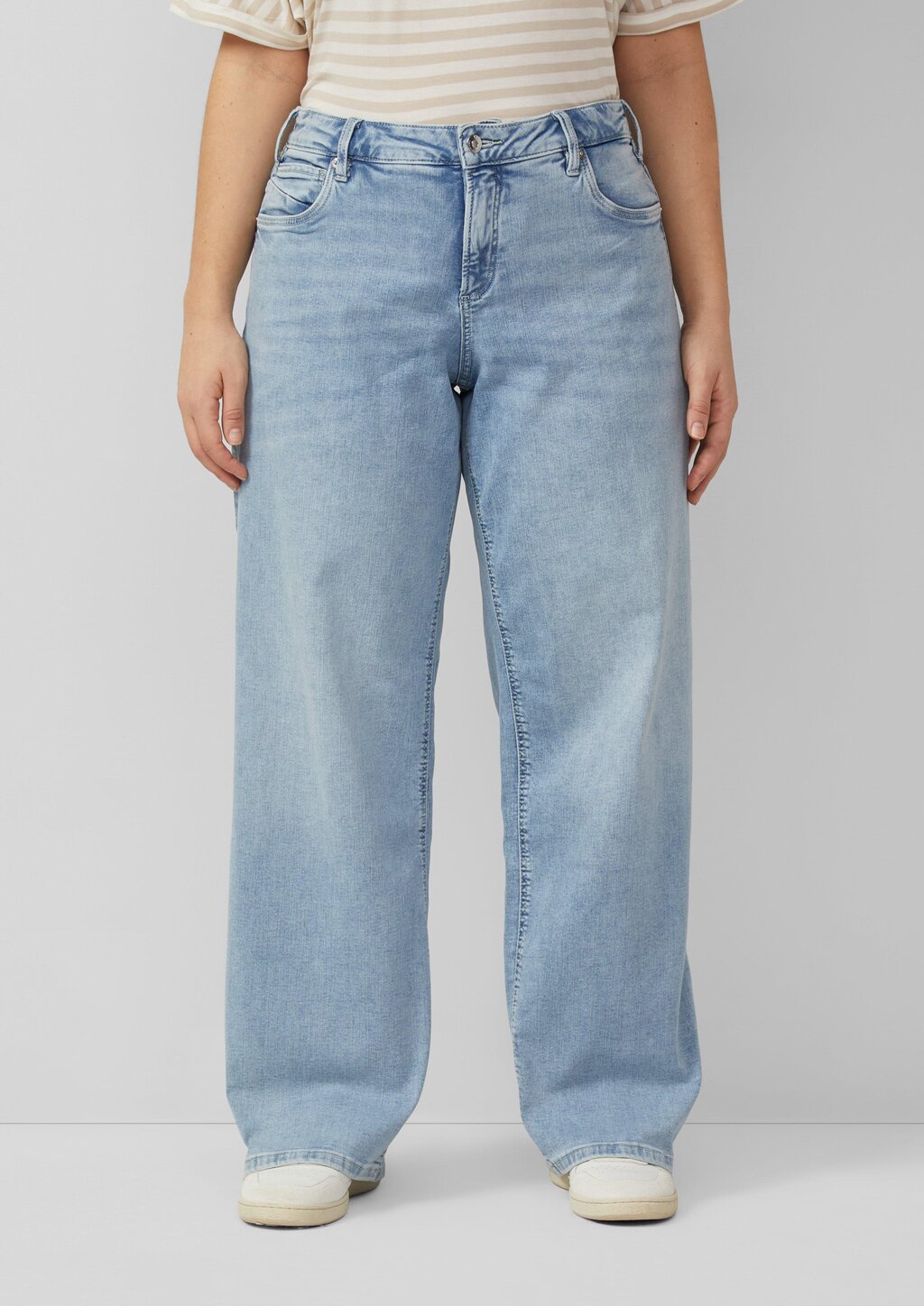 Jeans / Slim Fit / Mid Rise / Wide Leg