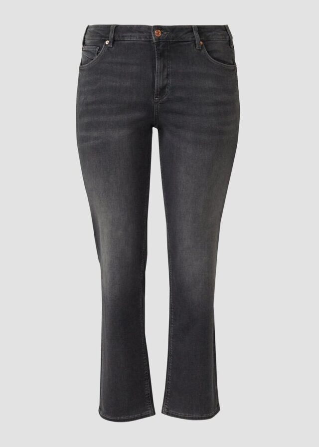 Jeans / Slim Fit / Mid Rise / Straight Leg