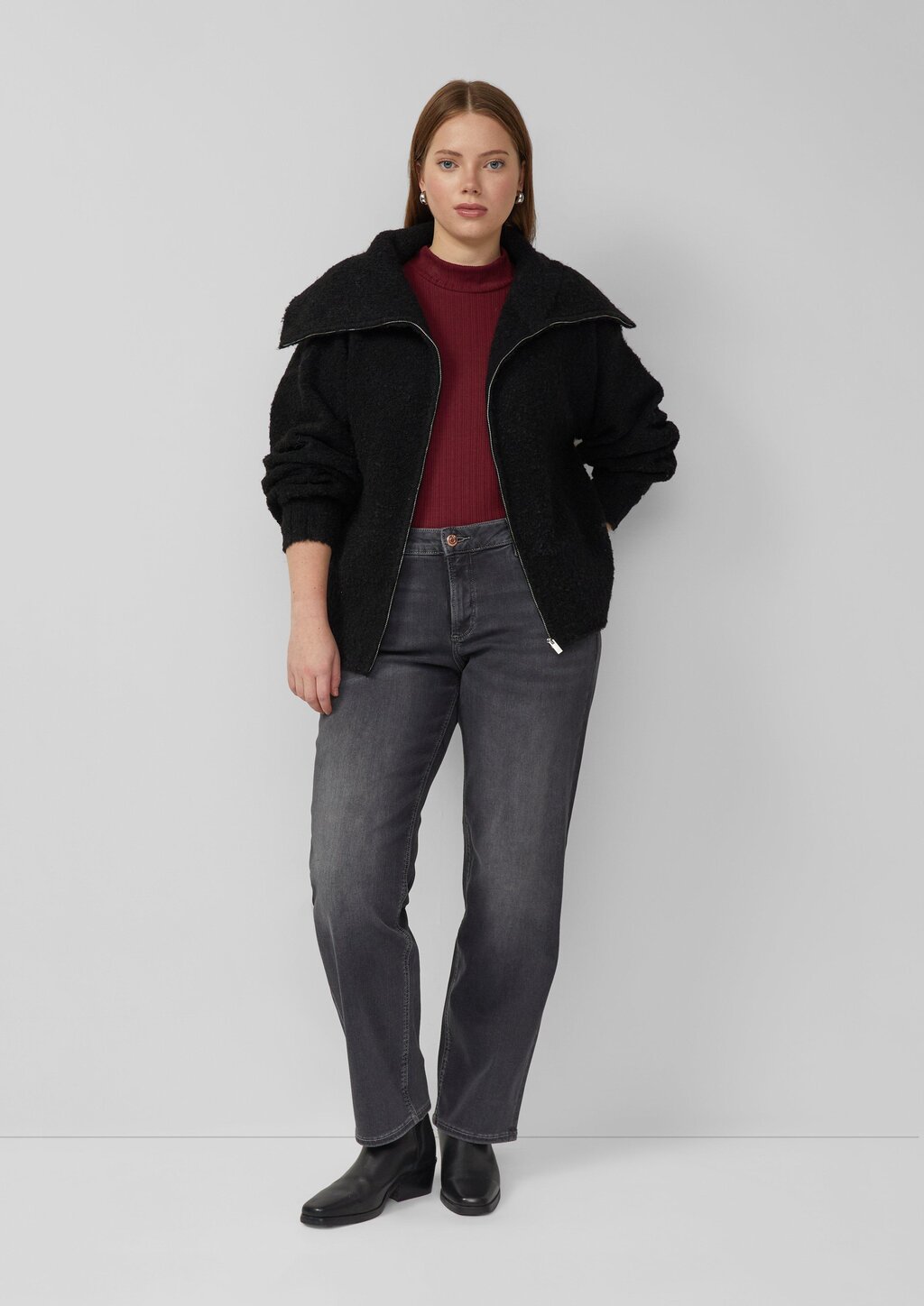 Jeans / Slim Fit / Mid Rise / Straight Leg