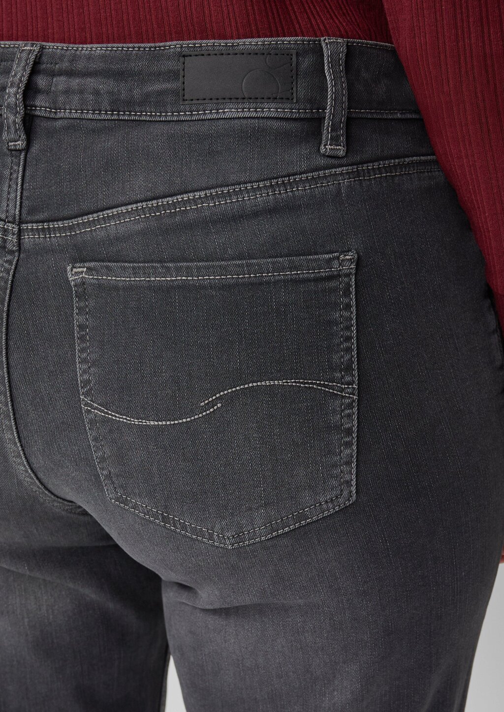 Jeans / Slim Fit / Mid Rise / Straight Leg