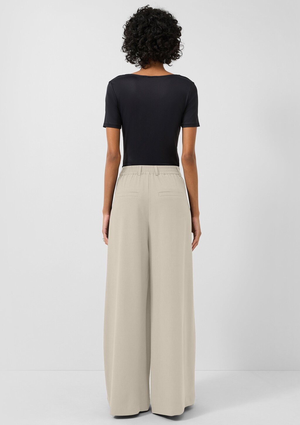 Bundfaltenhose | QS x Vanessa Mai