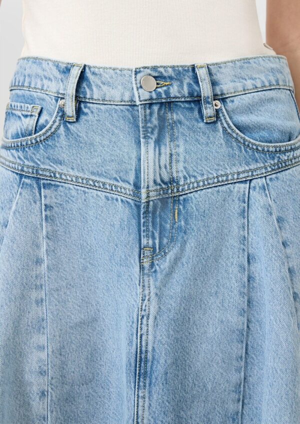 Ausgestellter Denimrock