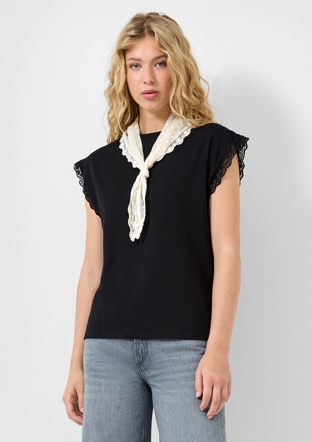 Lässiges Baumwollshirt mit Spitzenkante am Armloch