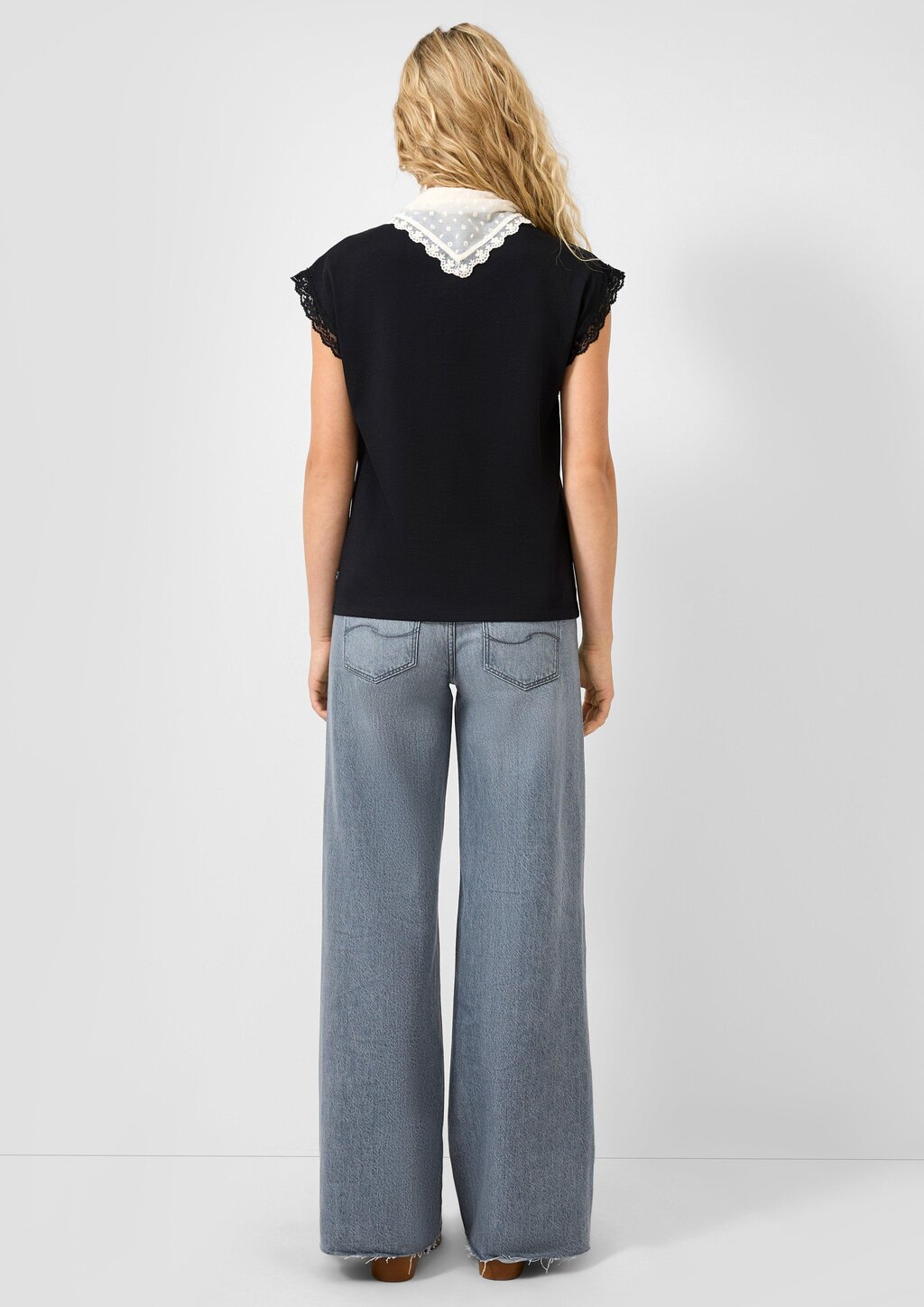 Lässiges Baumwollshirt mit Spitzenkante am Armloch