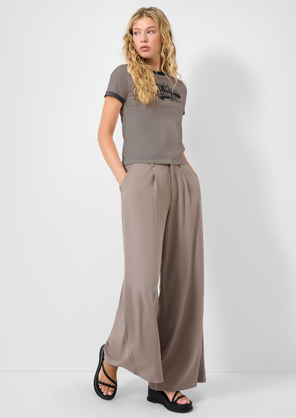 Schmales Printshirt mit Pipings in Kontrastfarbe