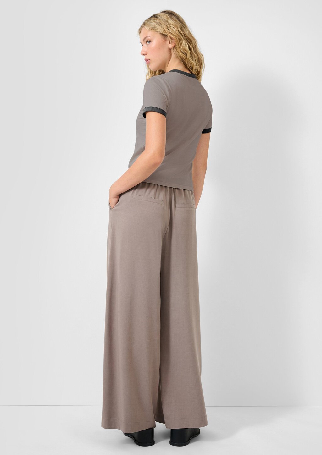 Schmales Printshirt mit Pipings in Kontrastfarbe