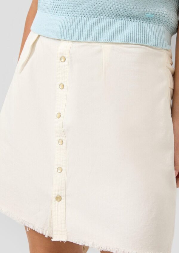 Minirock mit Knöpfen