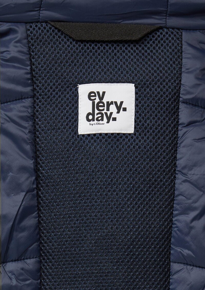 Jacke mit Kapuze und Taschen