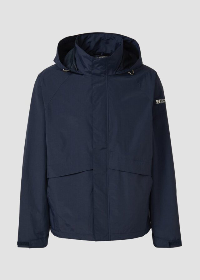 Windbreaker aus Nylon mit versteckter Kapuze