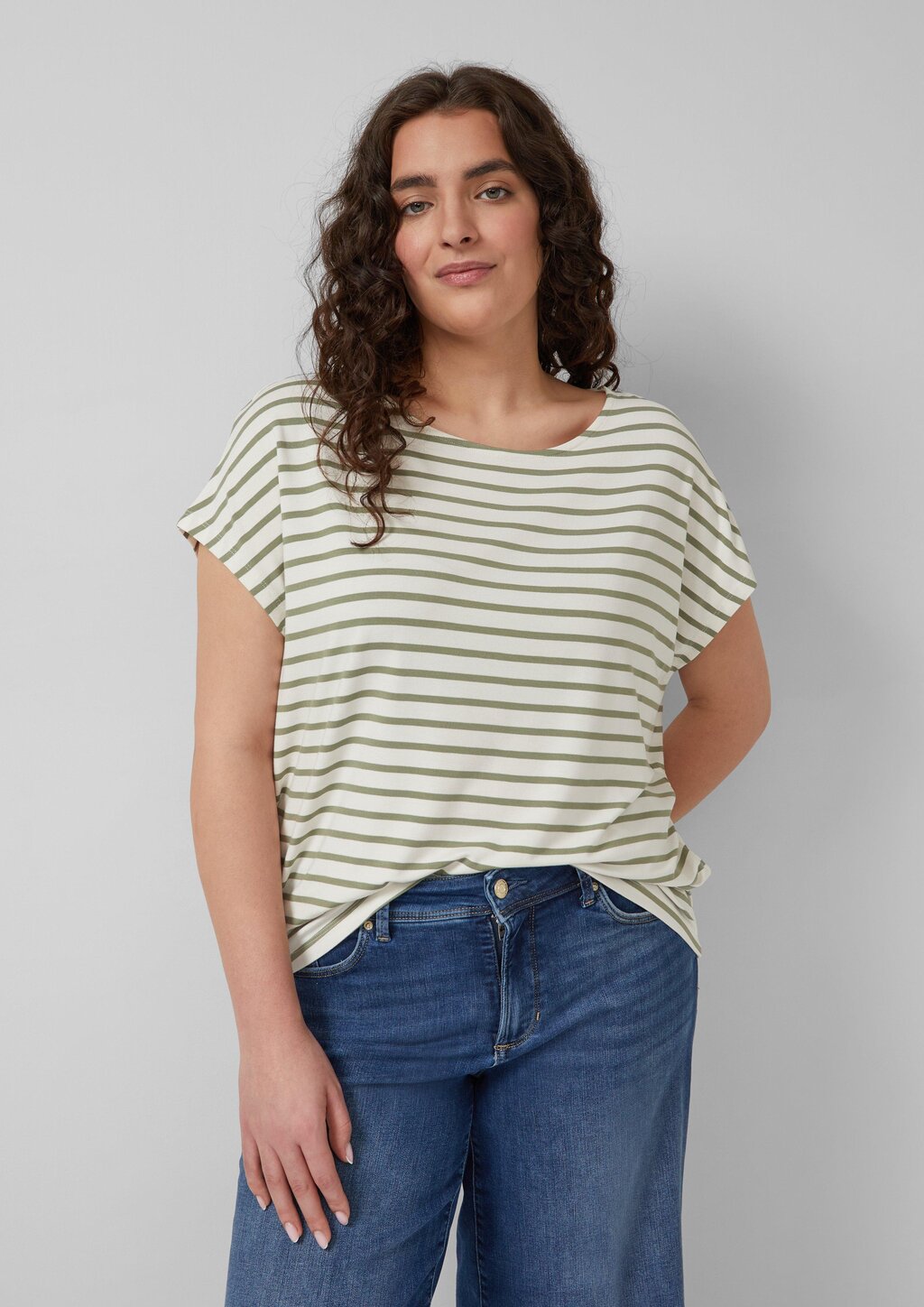 Fließendes Jersey-Shirt mit überschnittenen Schultern