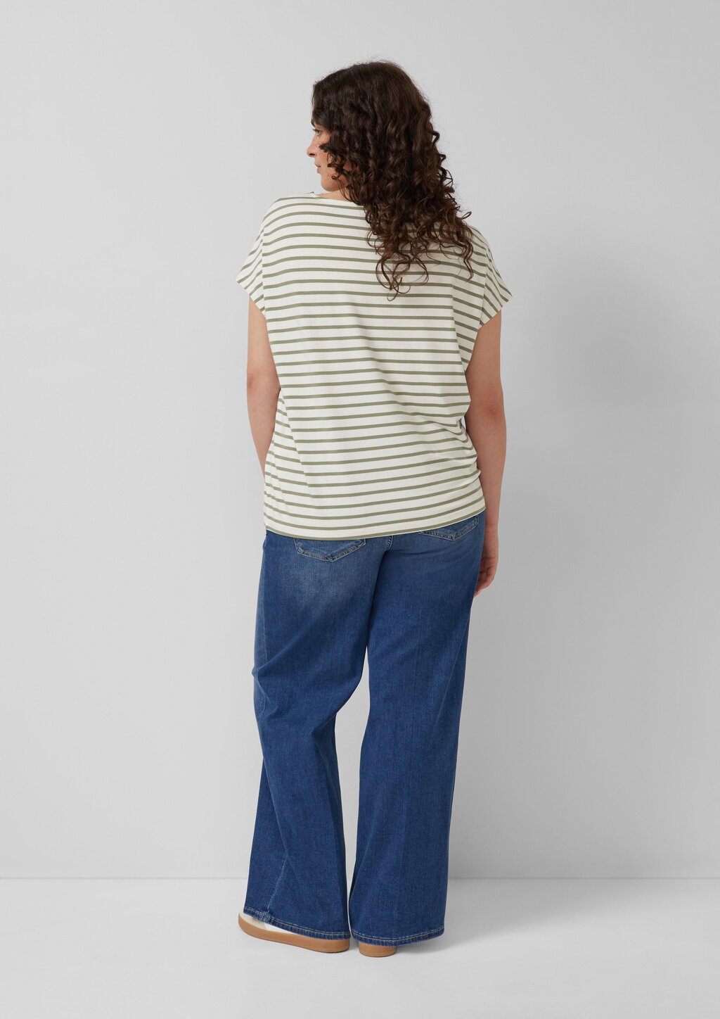 Fließendes Jersey-Shirt mit überschnittenen Schultern