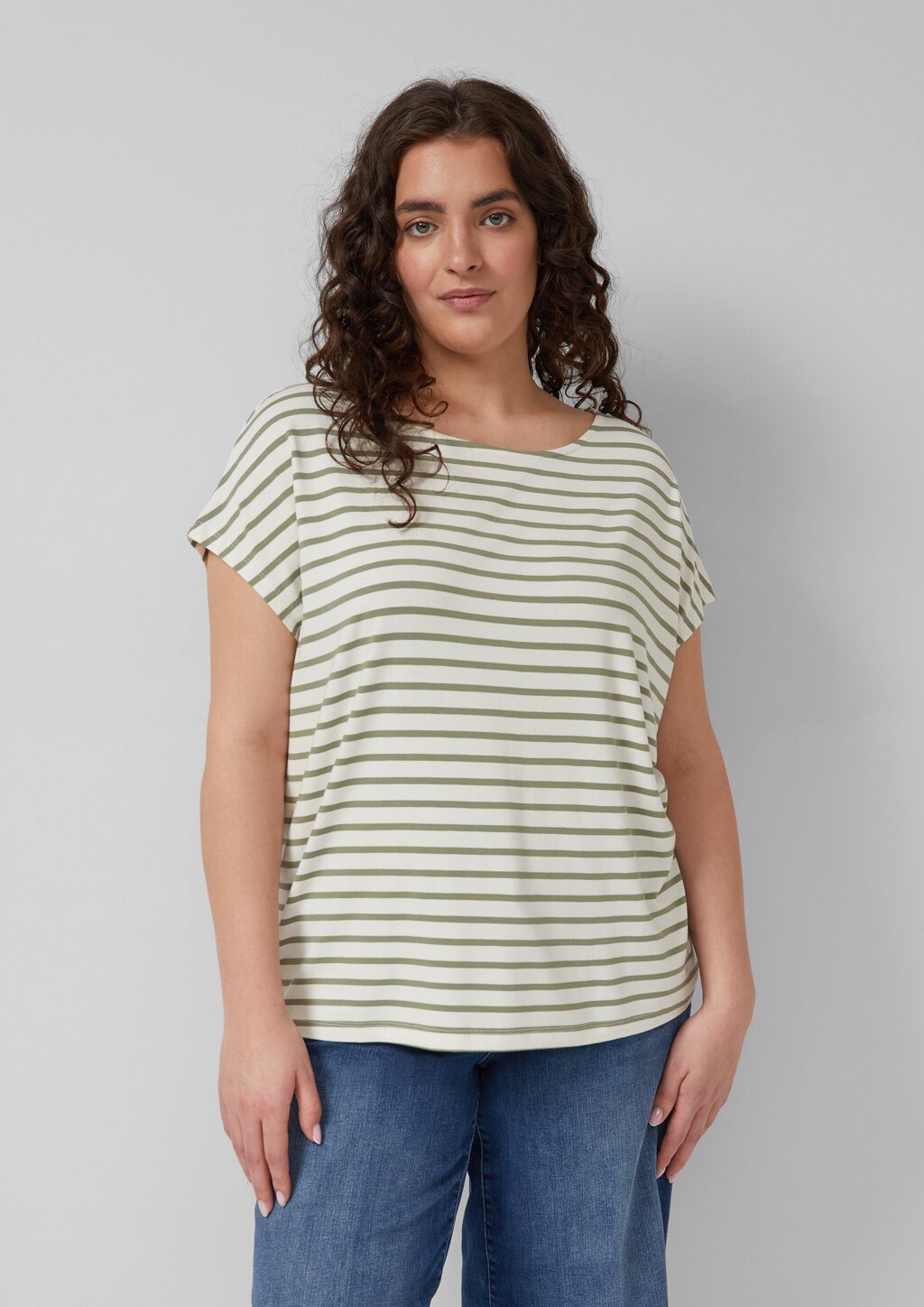 Fließendes Jersey-Shirt mit überschnittenen Schultern