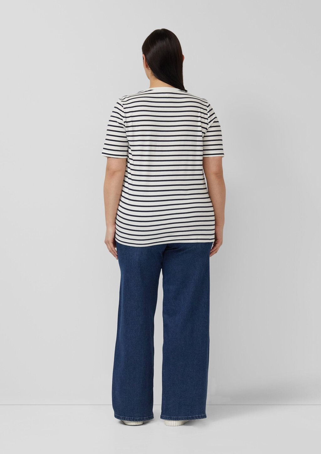 Gestreiftes Jersey-T-Shirt im Regular Fit mit Herz-Stickerei