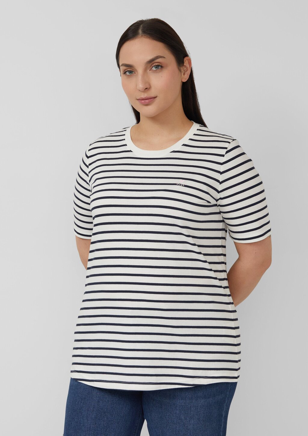 Gestreiftes Jersey-T-Shirt im Regular Fit mit Herz-Stickerei