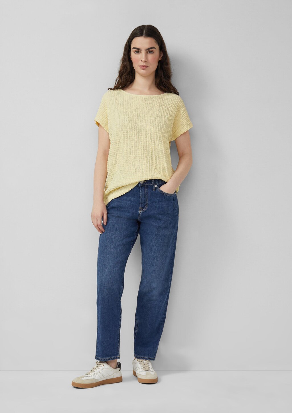 T-Shirt aus Strukturjersey mit überschnittenen Schultern