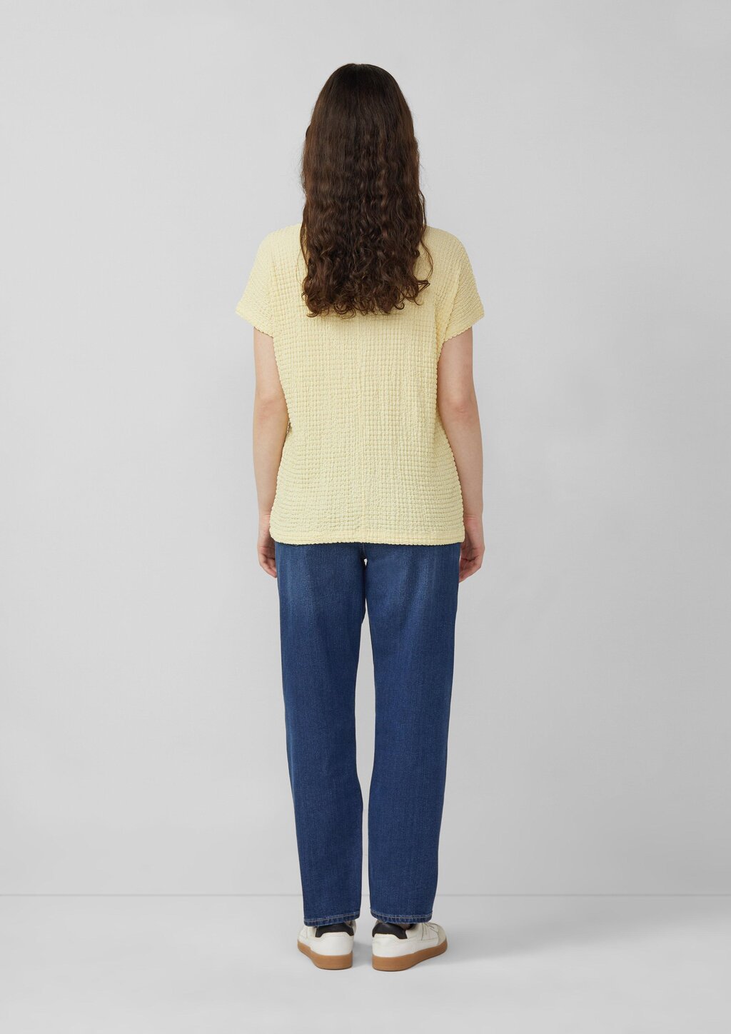 T-Shirt aus Strukturjersey mit überschnittenen Schultern