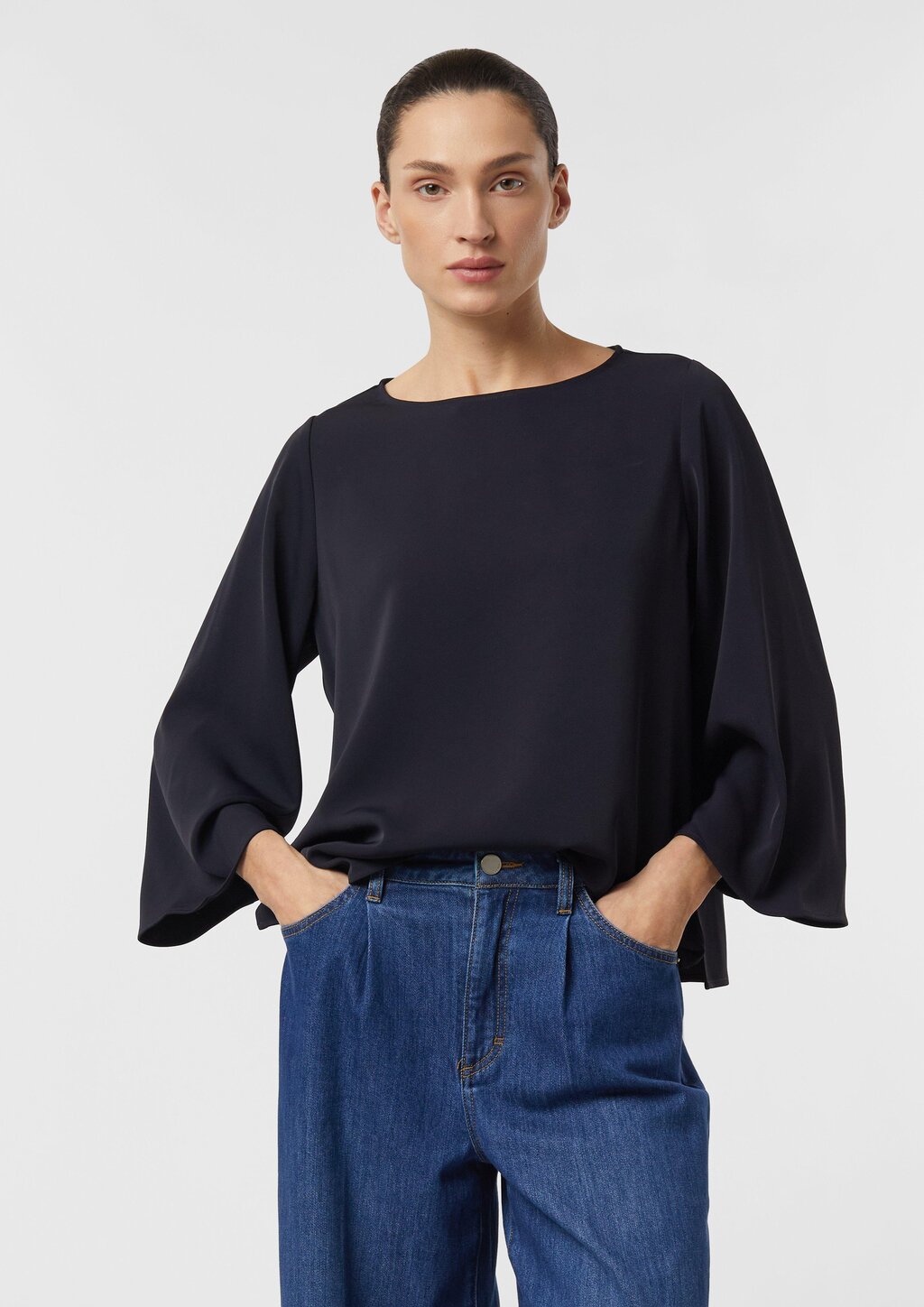 Fließende Bluse mit weitem Ärmel