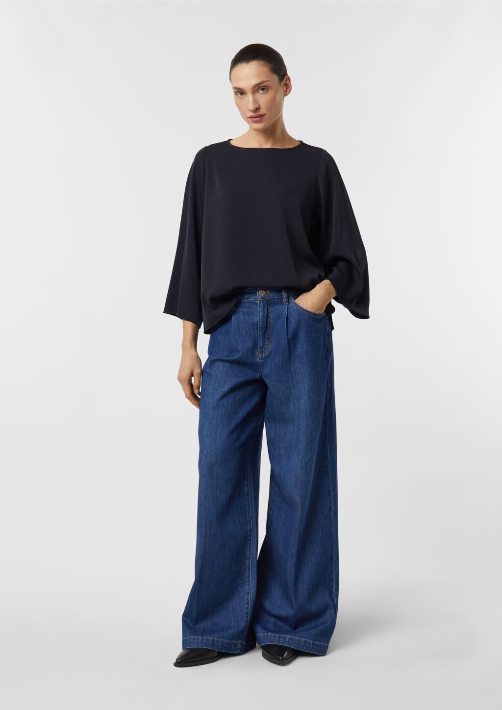 Fließende Bluse mit weitem Ärmel