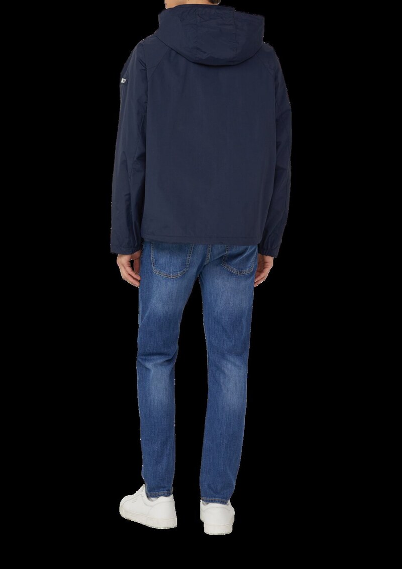 Windbreaker aus Nylon mit versteckter Kapuze