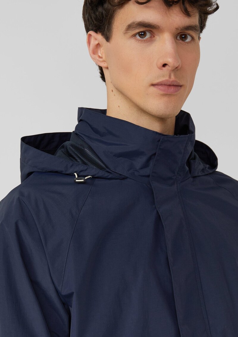 Windbreaker aus Nylon mit versteckter Kapuze