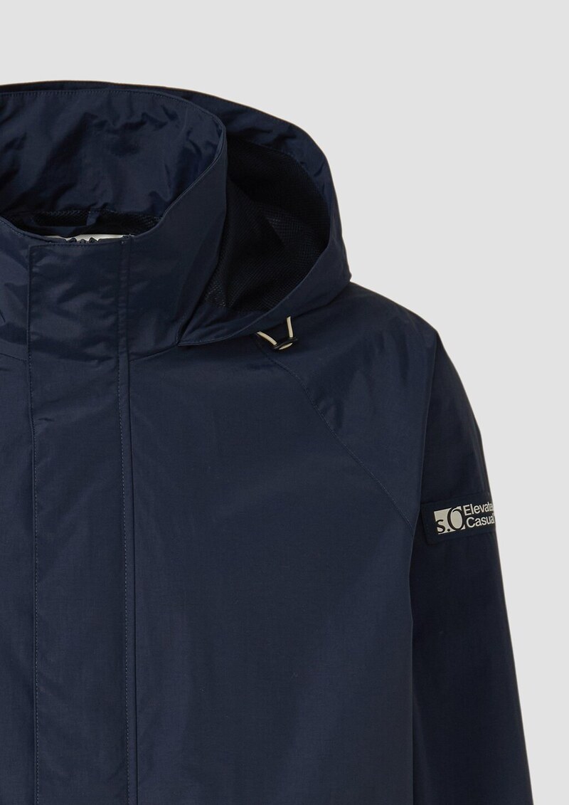 Windbreaker aus Nylon mit versteckter Kapuze