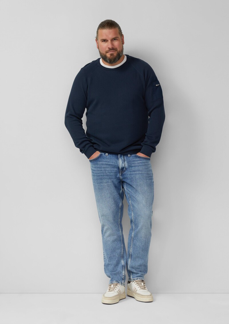 Strukturierter Raglanpullover aus Baumwolle mit Ärmeltasche