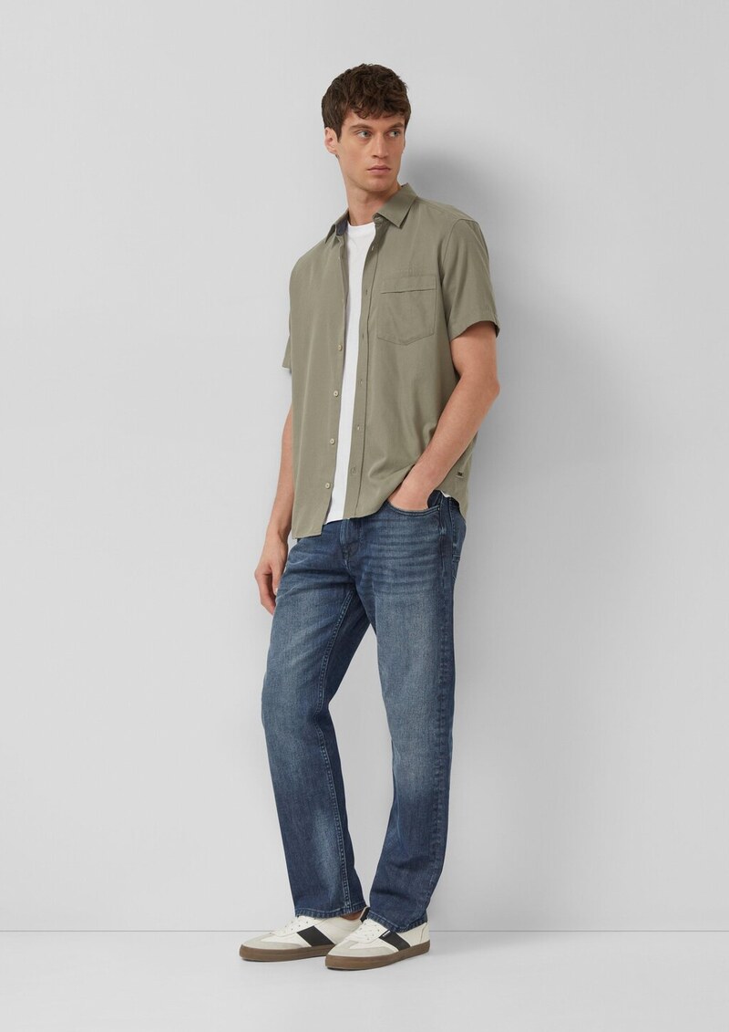 Regular Fit: Leichtes Kurzarmhemd mit Stickerei