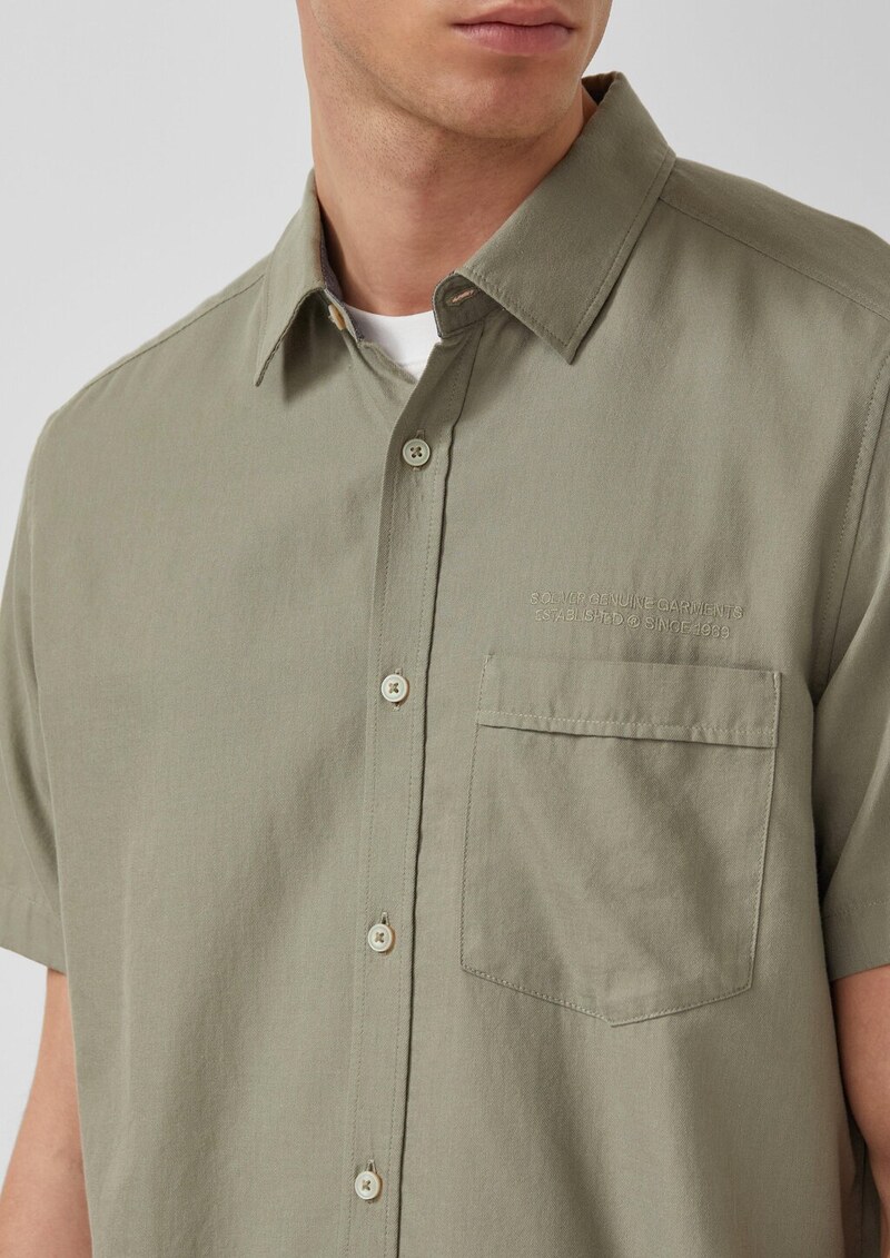 Regular Fit: Leichtes Kurzarmhemd mit Stickerei