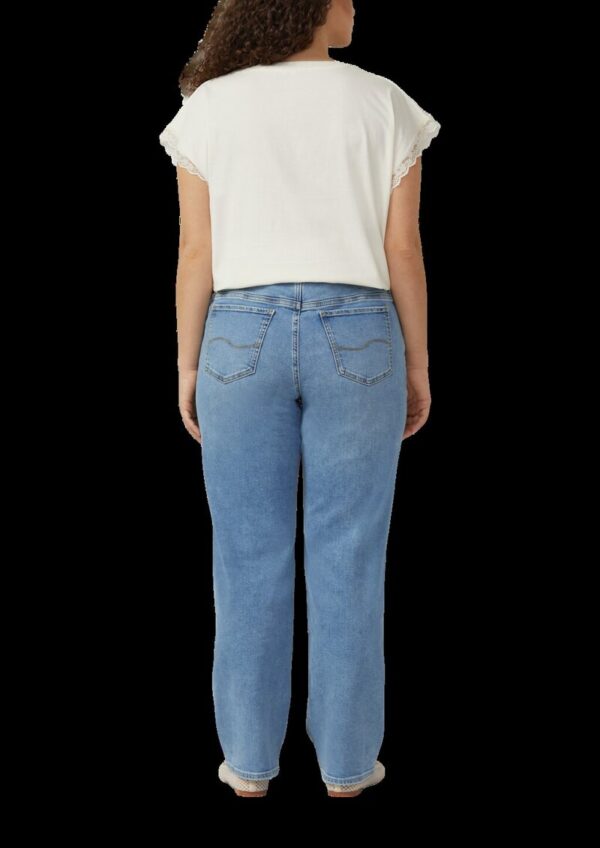 Jeans / Slim Fit / Mid Rise / Straight Leg