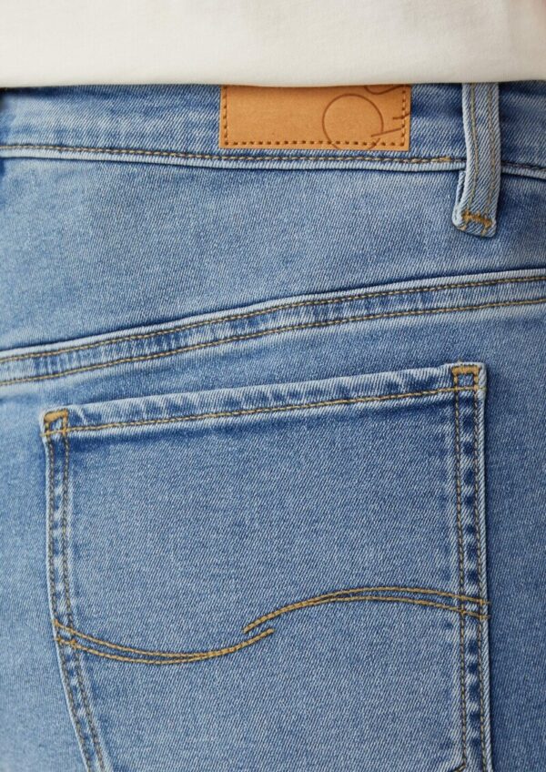 Jeans / Slim Fit / Mid Rise / Straight Leg