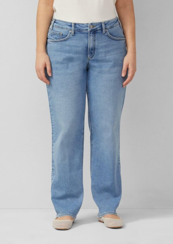 Jeans / Slim Fit / Mid Rise / Straight Leg