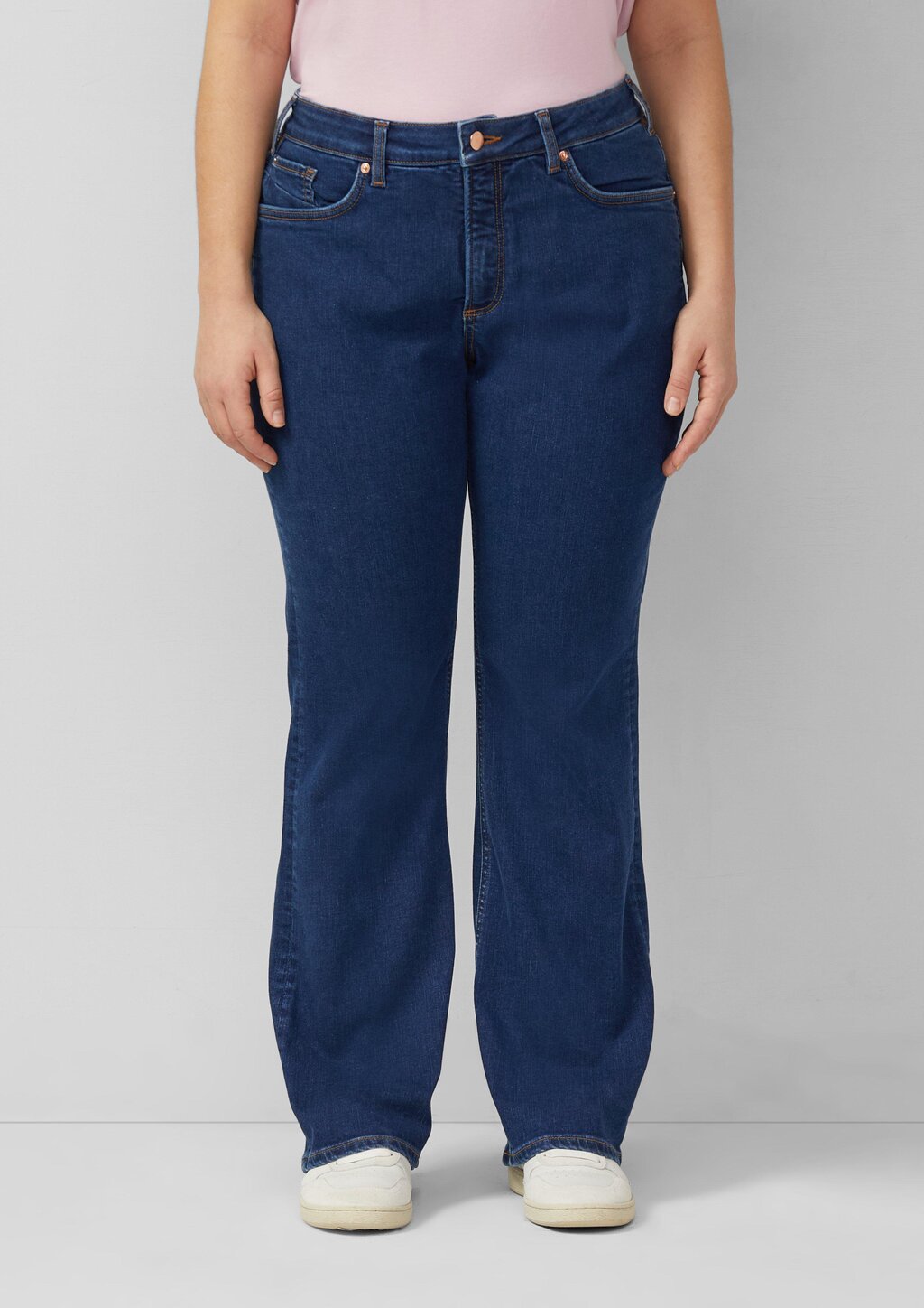 Jeans / Slim Fit / Mid Rise / Bootcut Leg