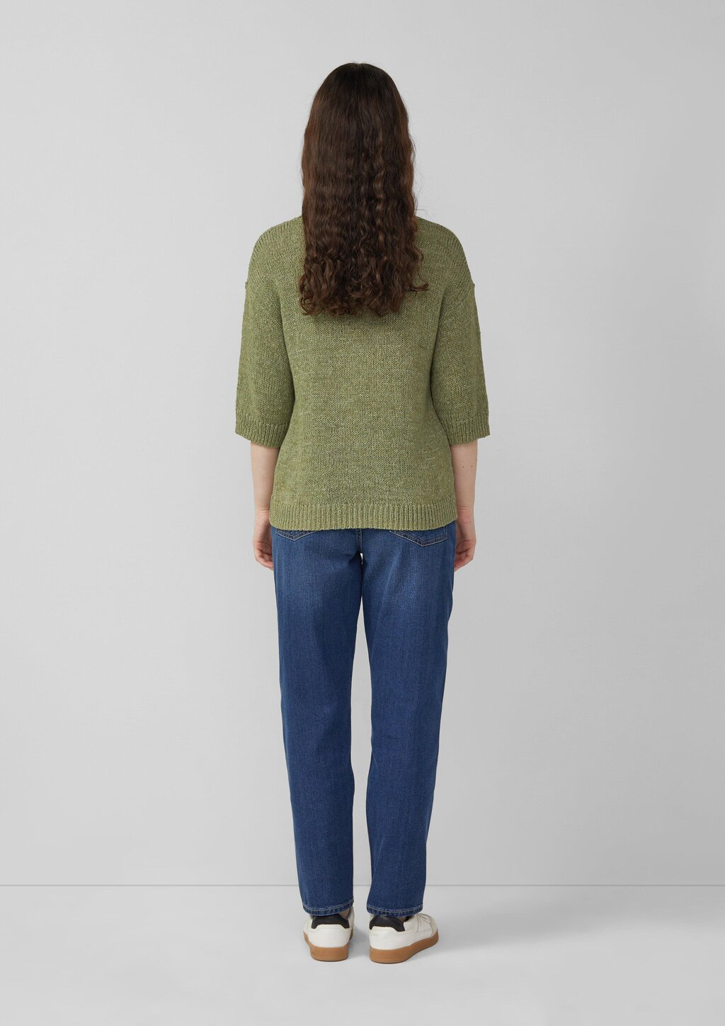 Strickpullover aus Bändchengarn mit Dreiviertelärmeln