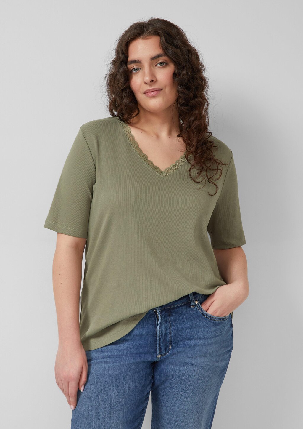 Ripp-T-Shirt mit Spitze am Ausschnitt