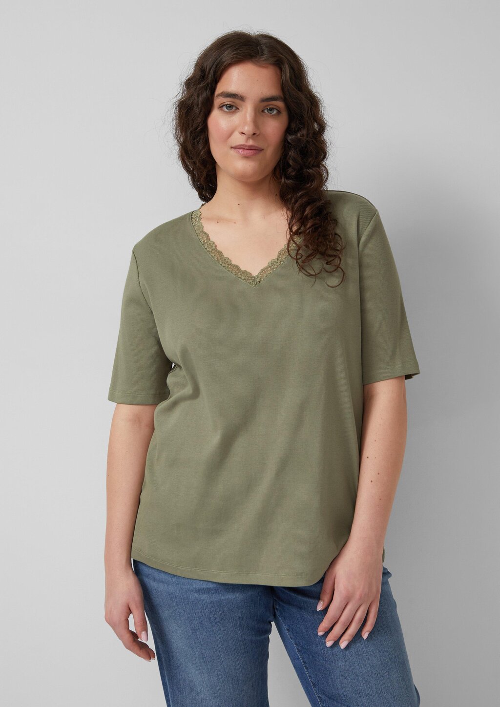 Ripp-T-Shirt mit Spitze am Ausschnitt