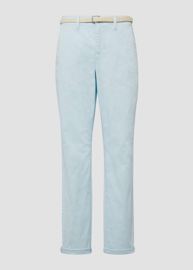 Gewaschene Chino mit Gürtel