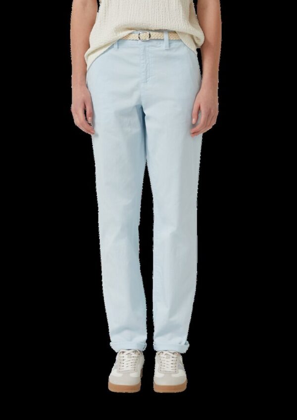 Gewaschene Chino mit Gürtel