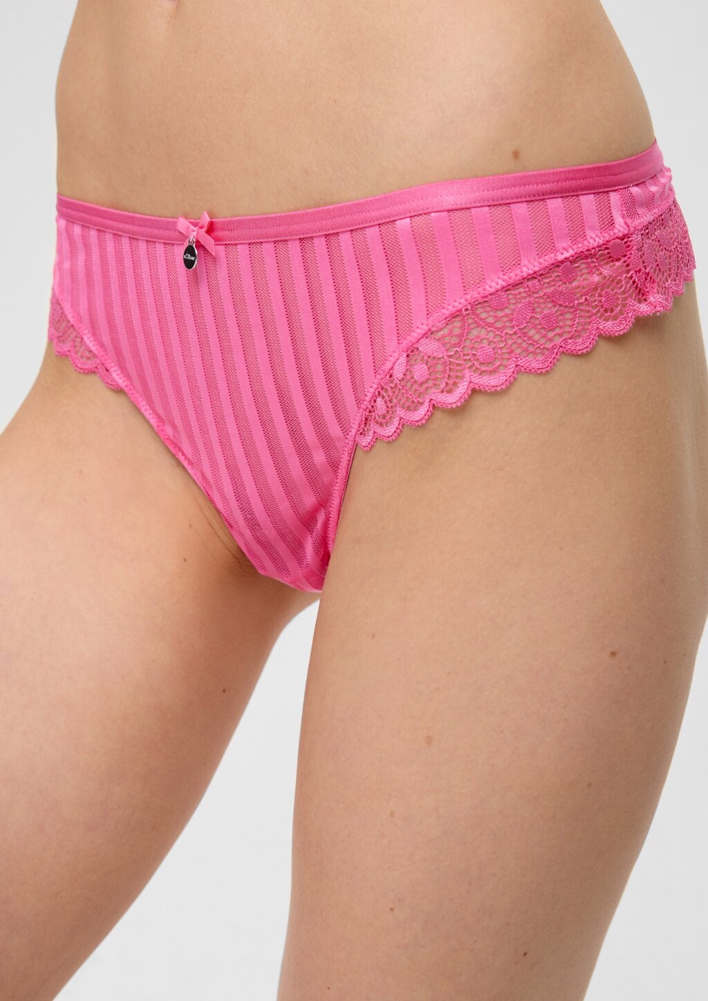 String in transparenter Streifenoptik