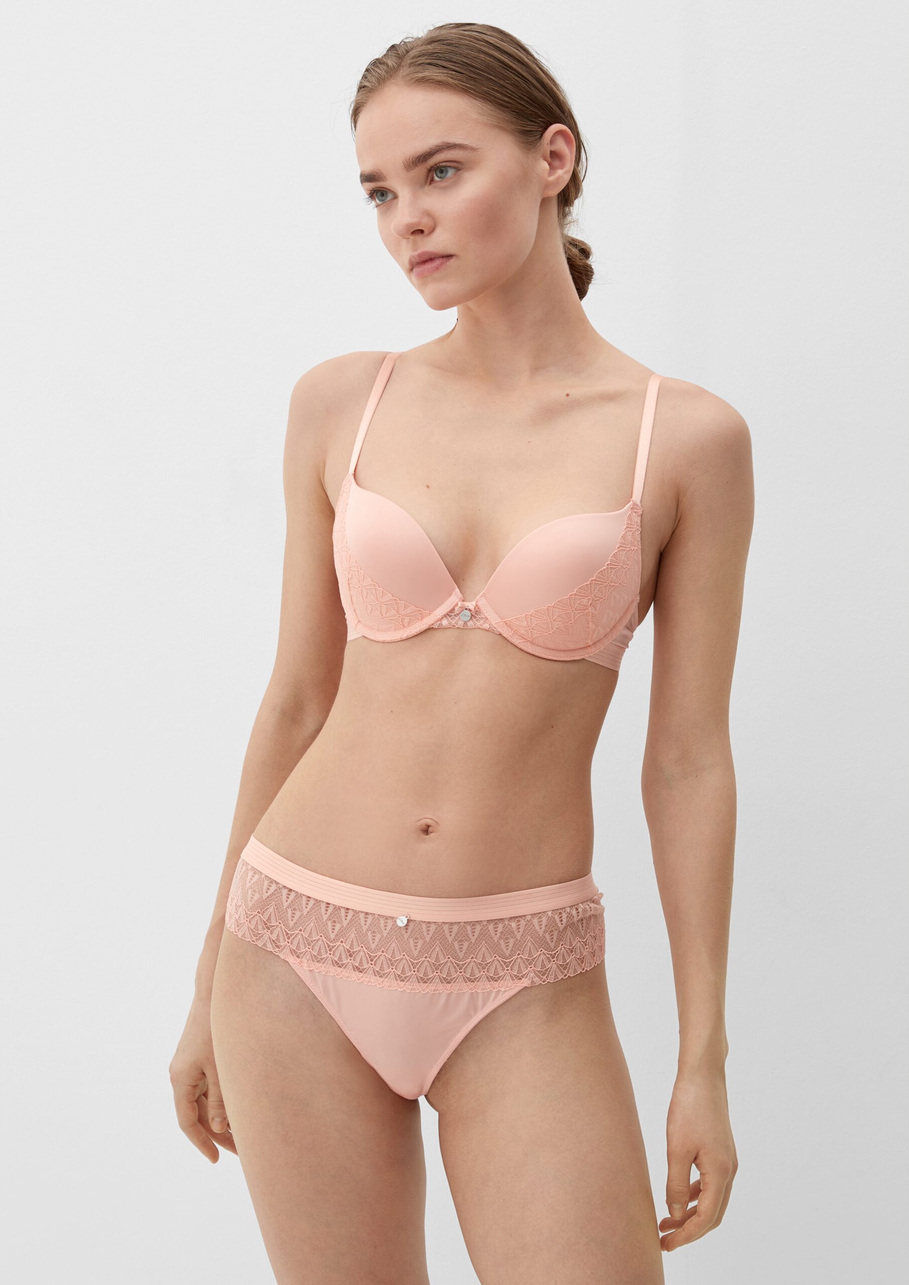 String mit Spitzendetails