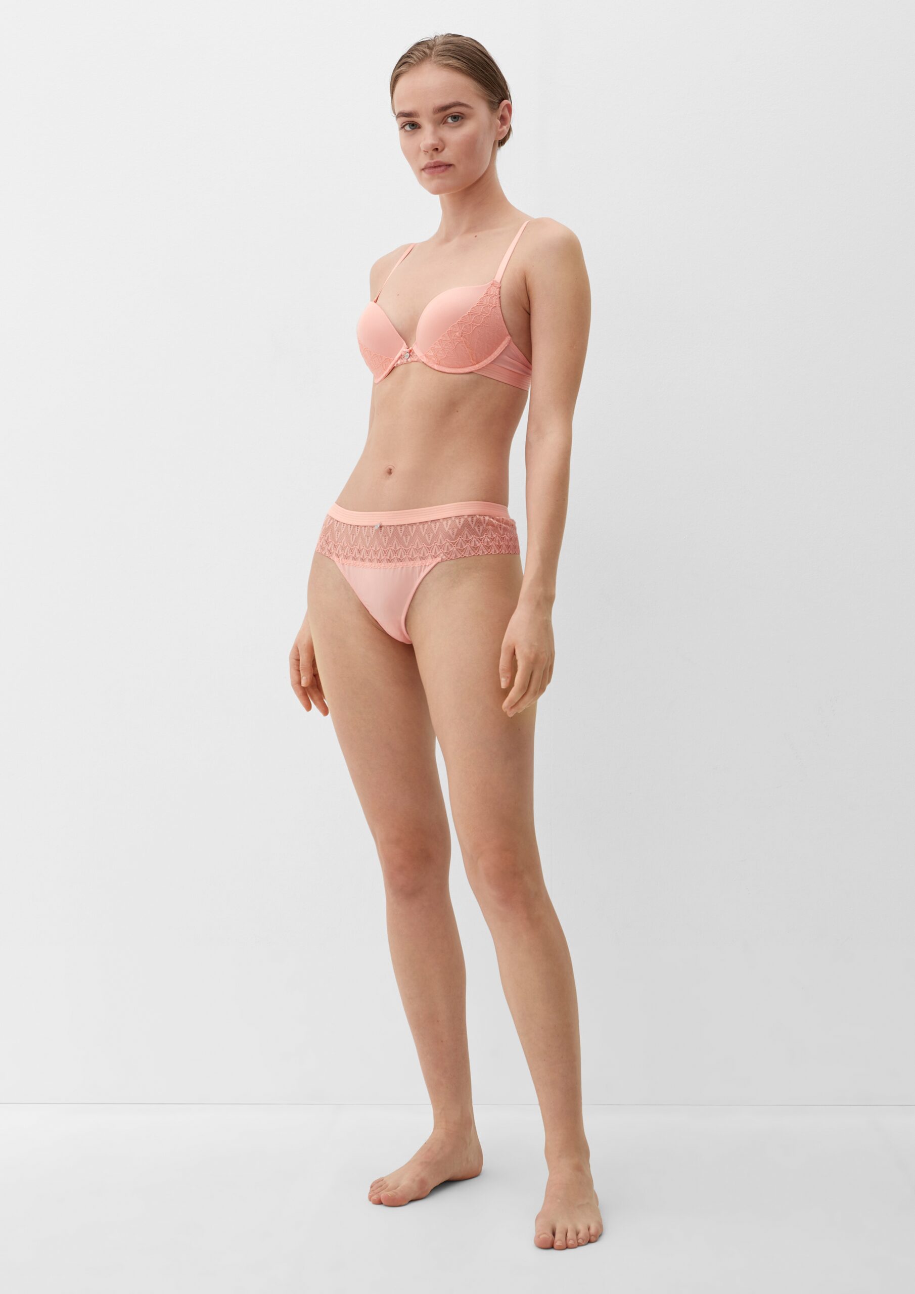 String mit Spitzendetails