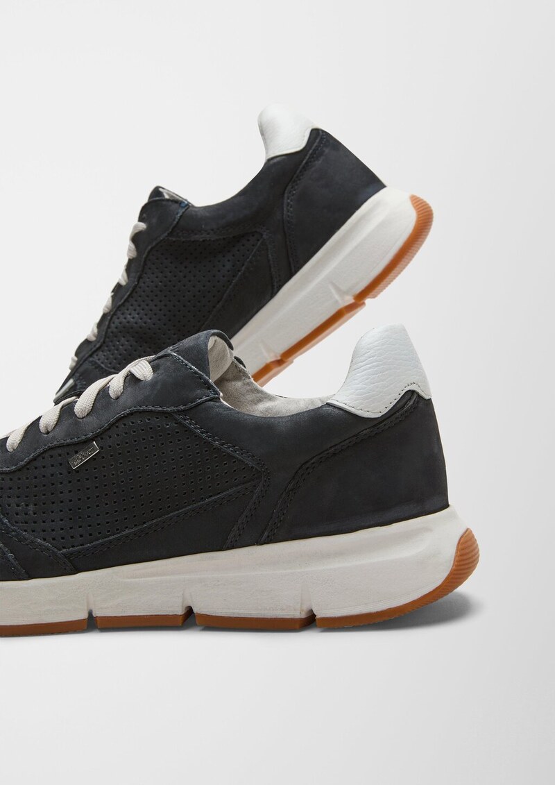 Perforierte Ledersneaker