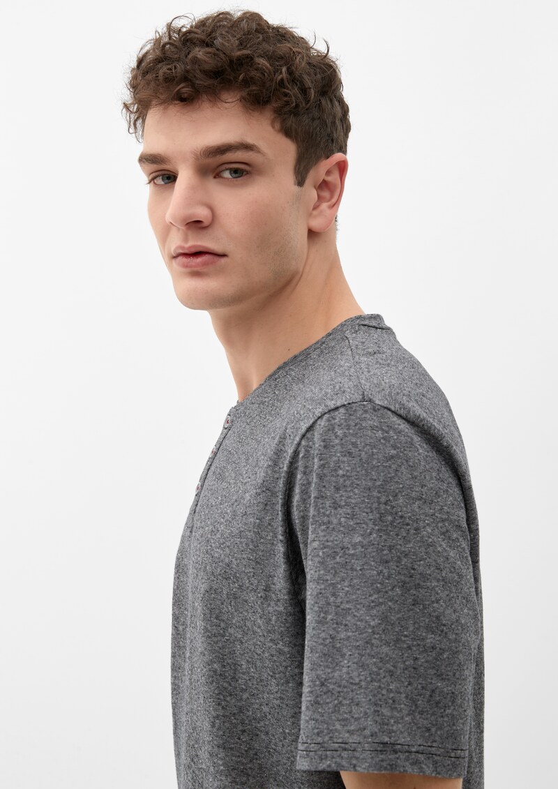 T-Shirt mit kurzer Knopfleiste