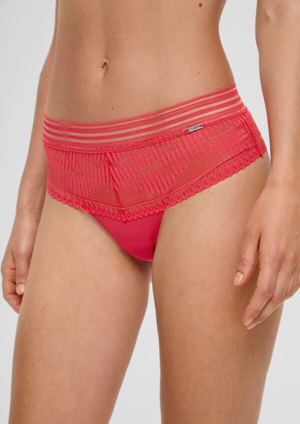 String aus Spitze mit breitem Band