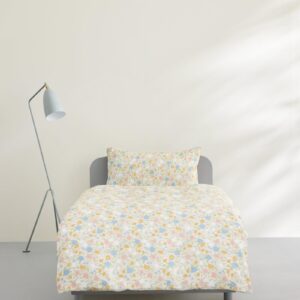 Bettwäsche im floralen Muster