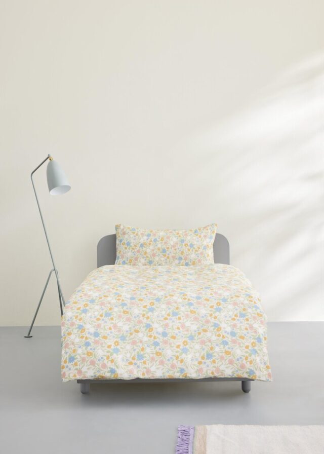 Bettwäsche im floralen Muster