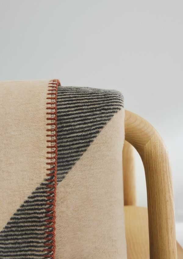 Jacquard-Decke mit Streifenmuster